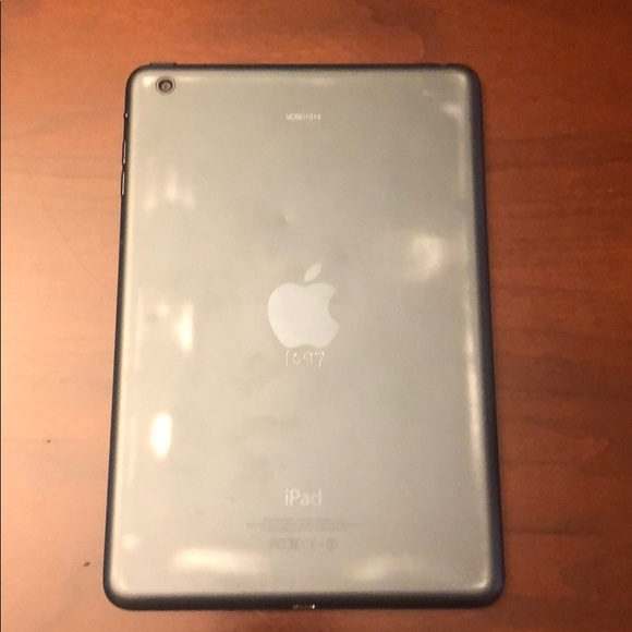 Mini IPad - Picture 2 of 3